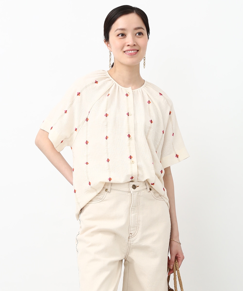 スクエア刺繍ブラウス