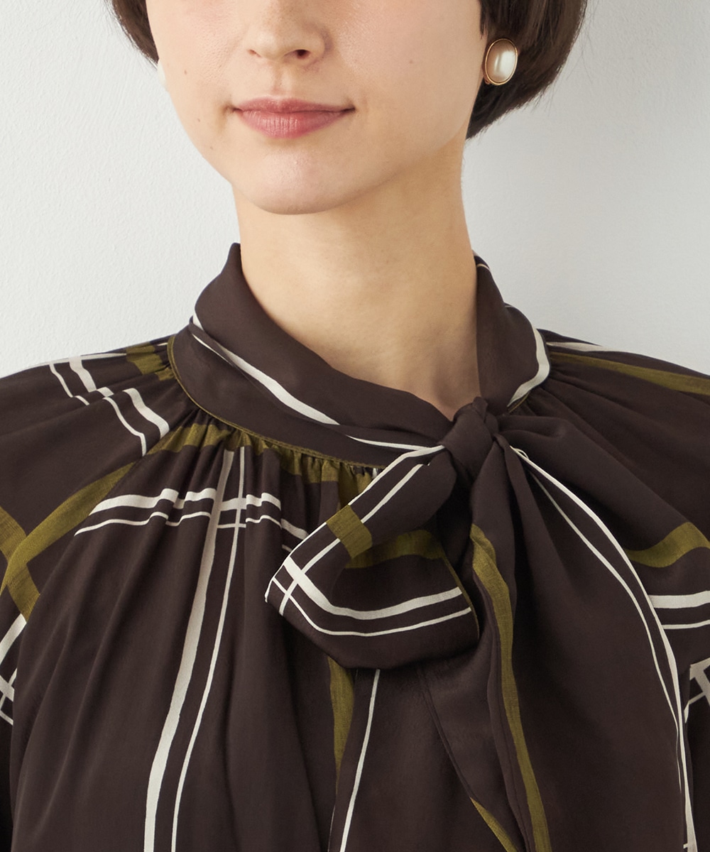 アシンメトリーボウタイチェックブラウス