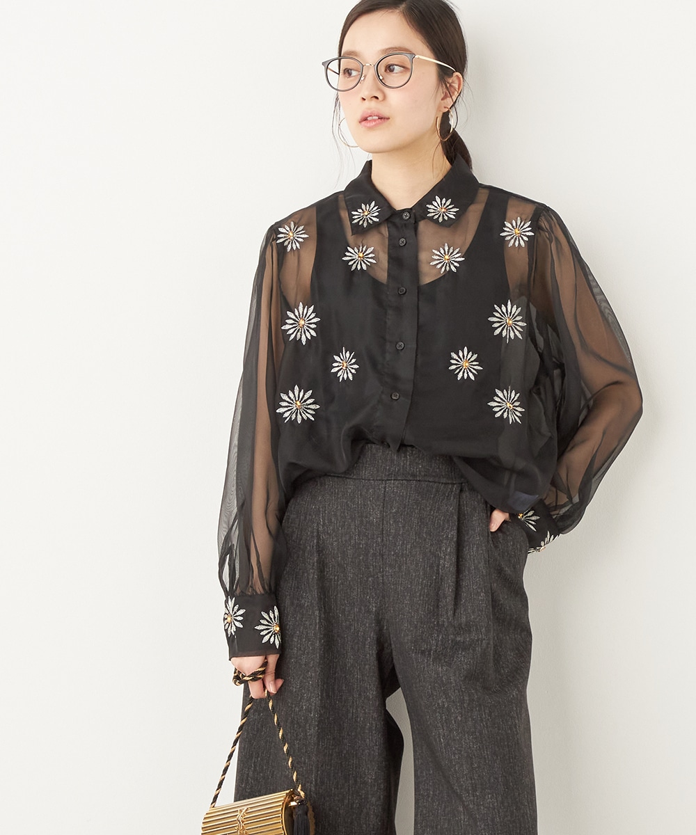 フラワー刺繍ブラウス