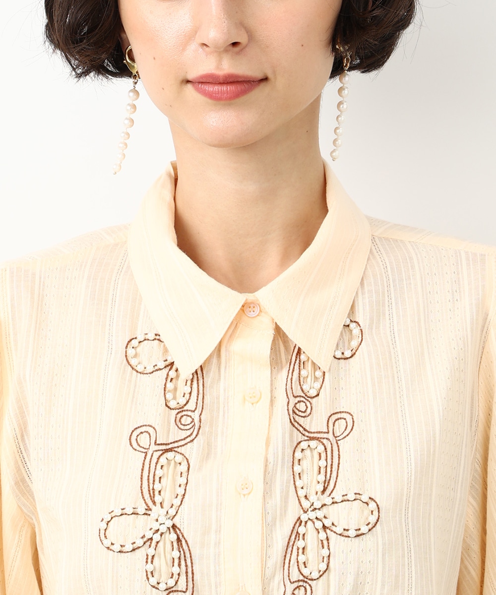 パール刺繍ブラウス