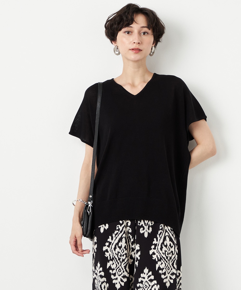 armoire capriceのリネン混Vネックプルオーバー