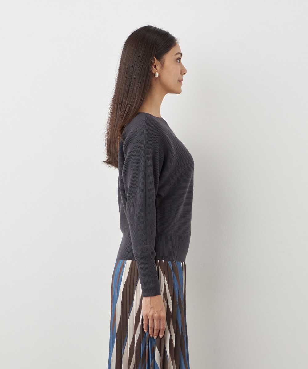 ドルマンスリーブニット