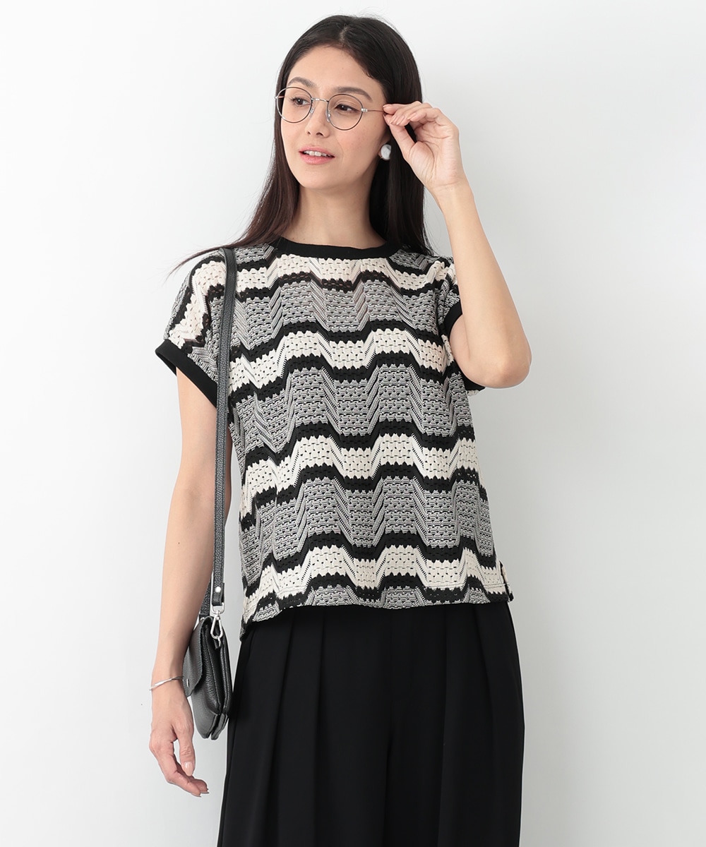 モノトーンジグザグボーダーニット