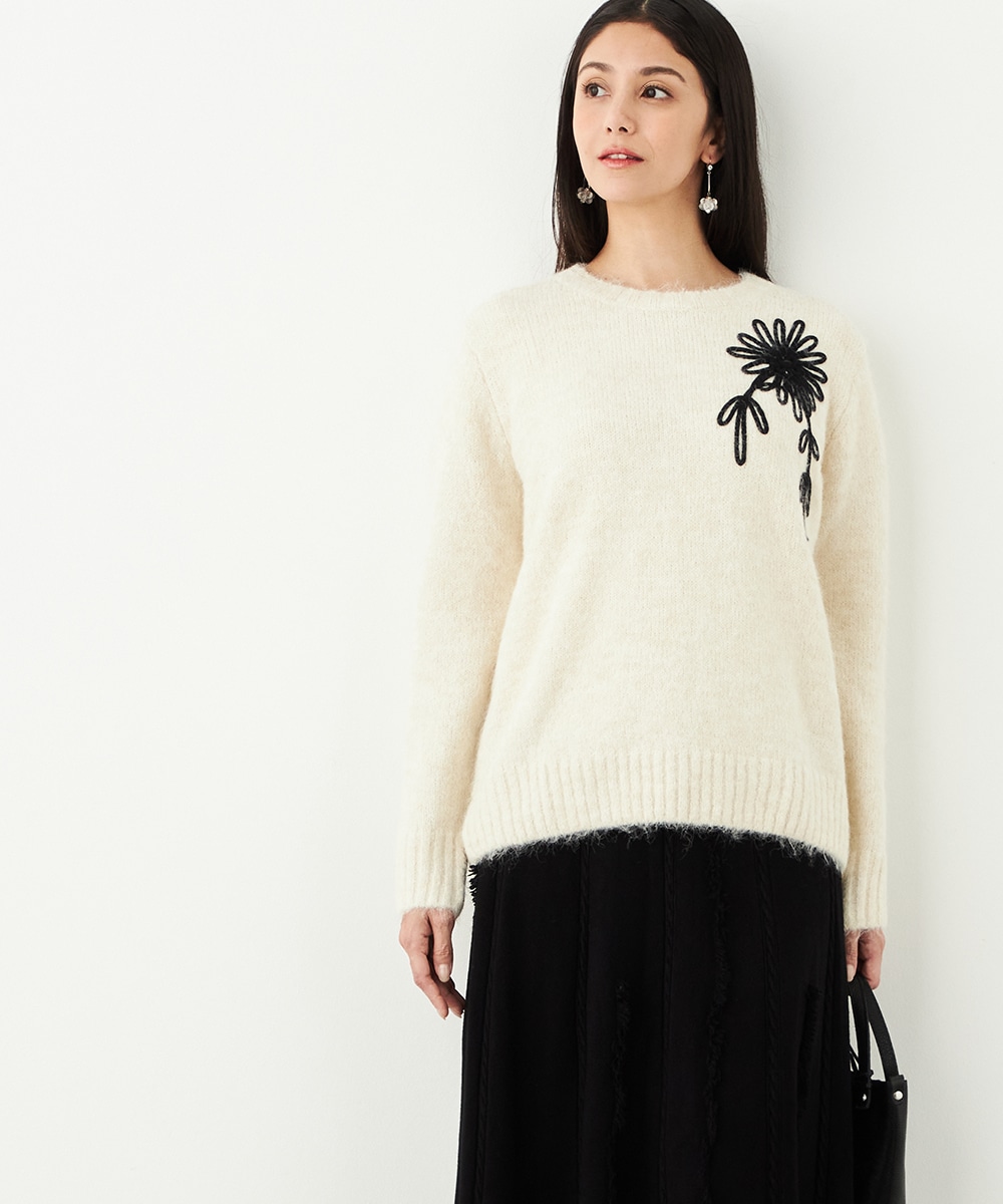フラワー刺繍ニット