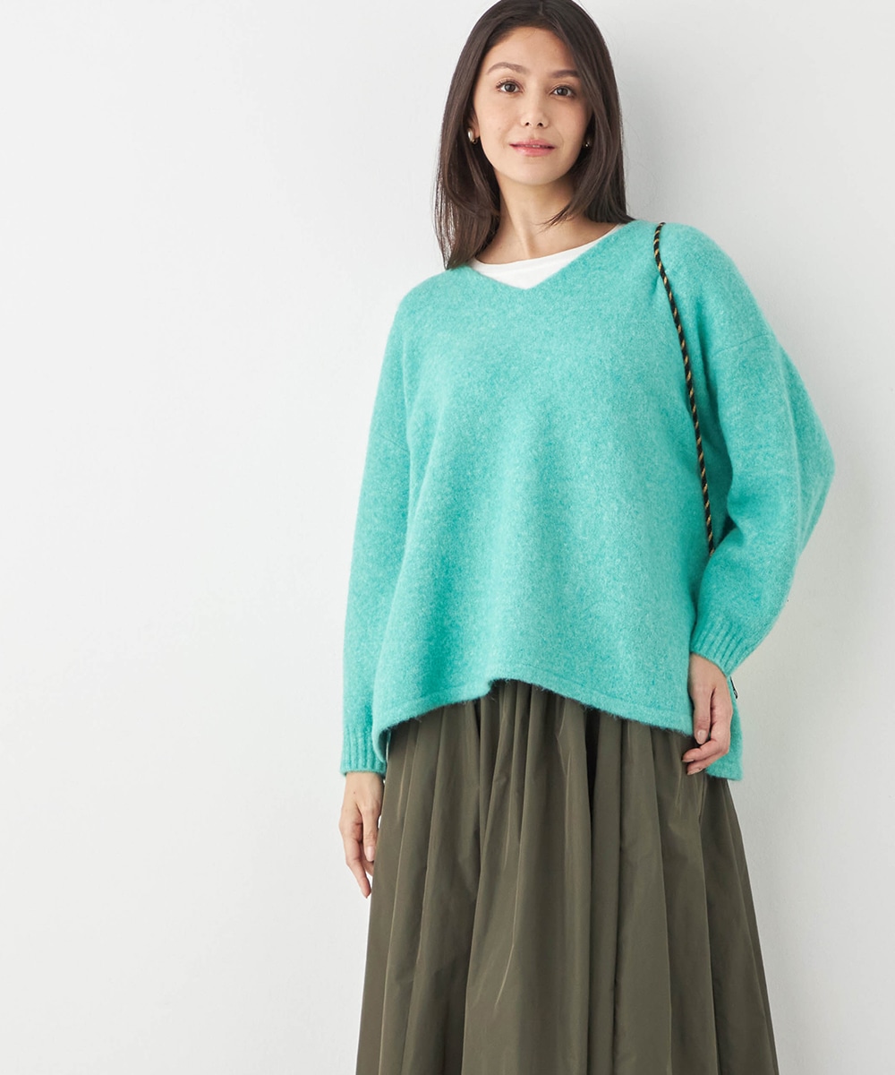 Vネックヘアリーニット