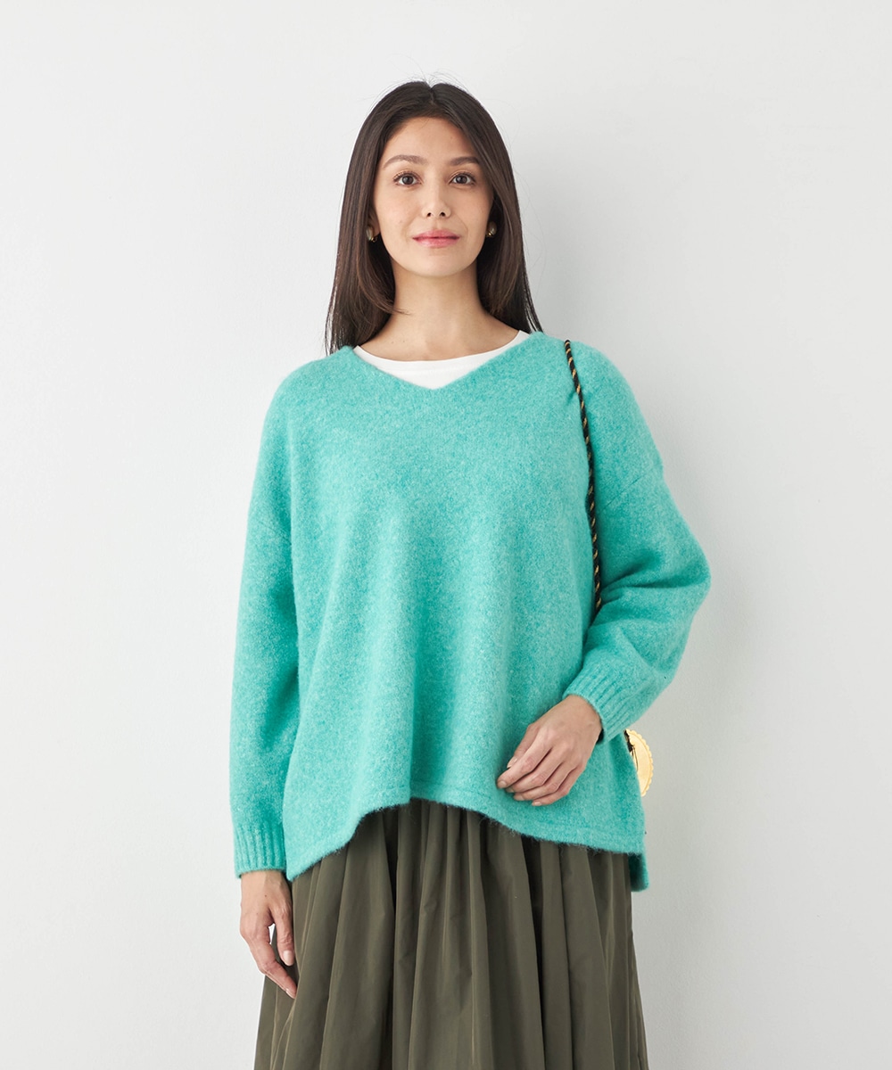 Vネックヘアリーニット