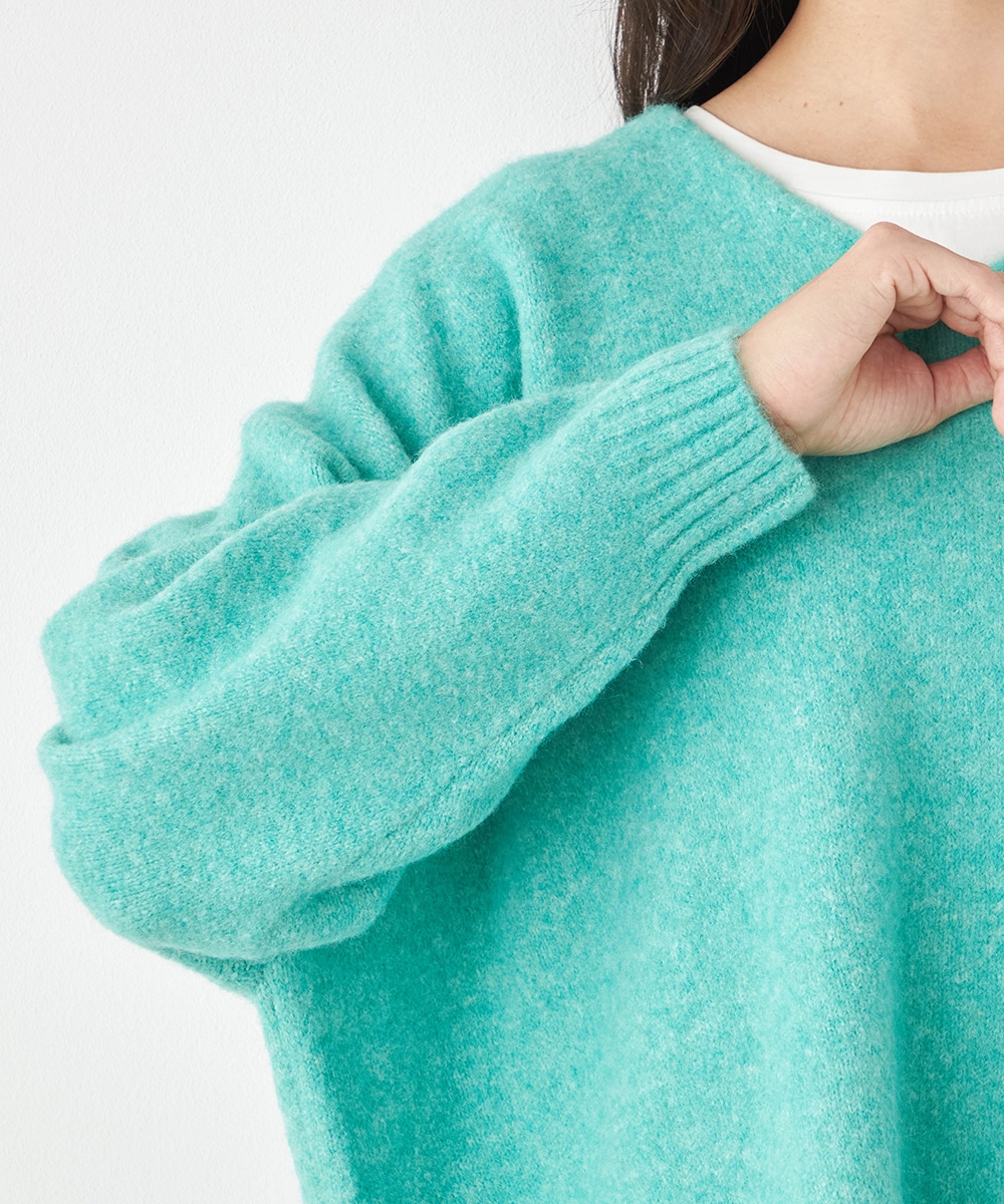 Vネックヘアリーニット