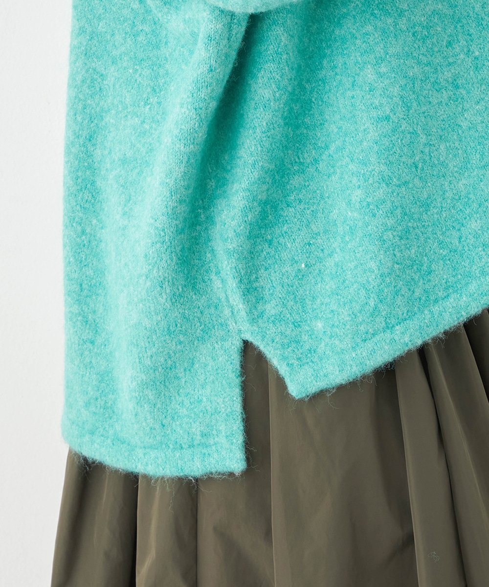 Vネックヘアリーニット