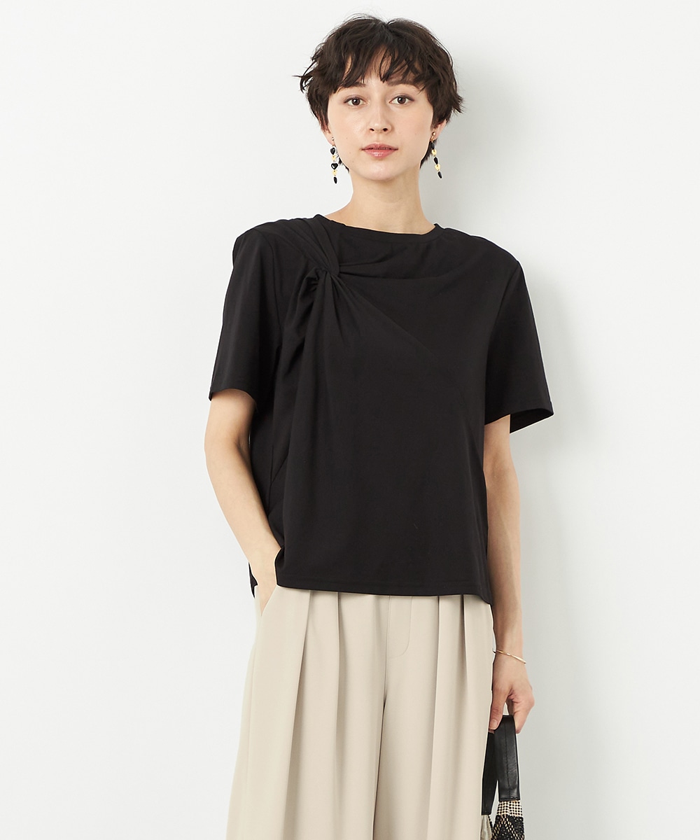  armoire capriceのツイストデザインTシャツ