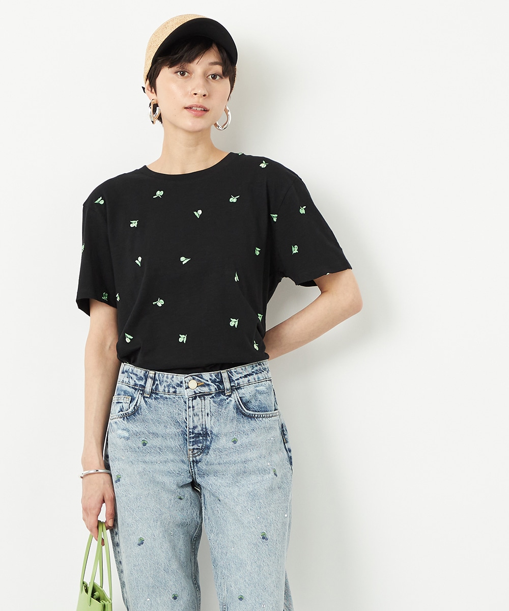  armoire capriceのフラワー刺繍Ｔシャツ