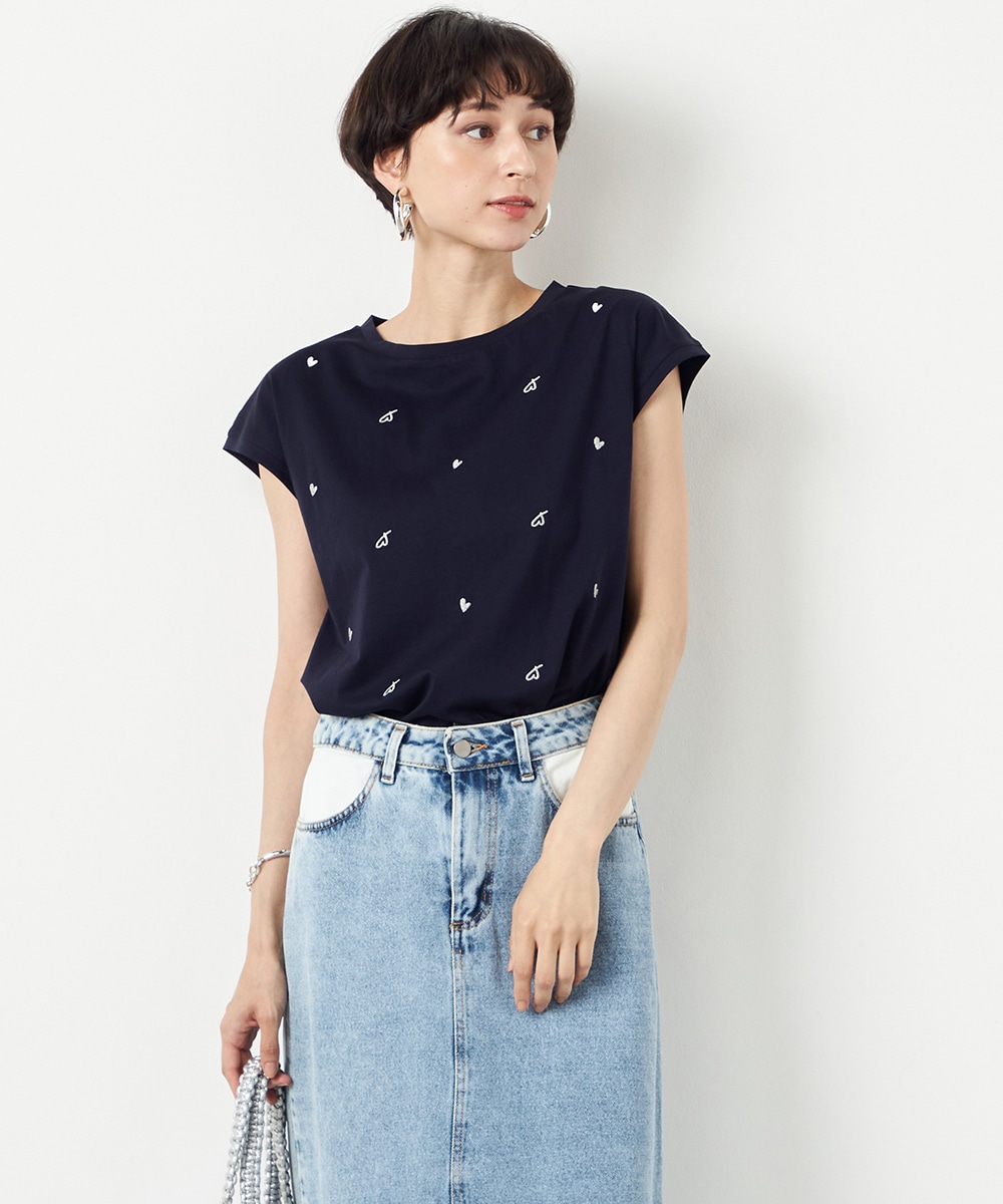  armoire capriceのハートラメ刺繍Tシャツ