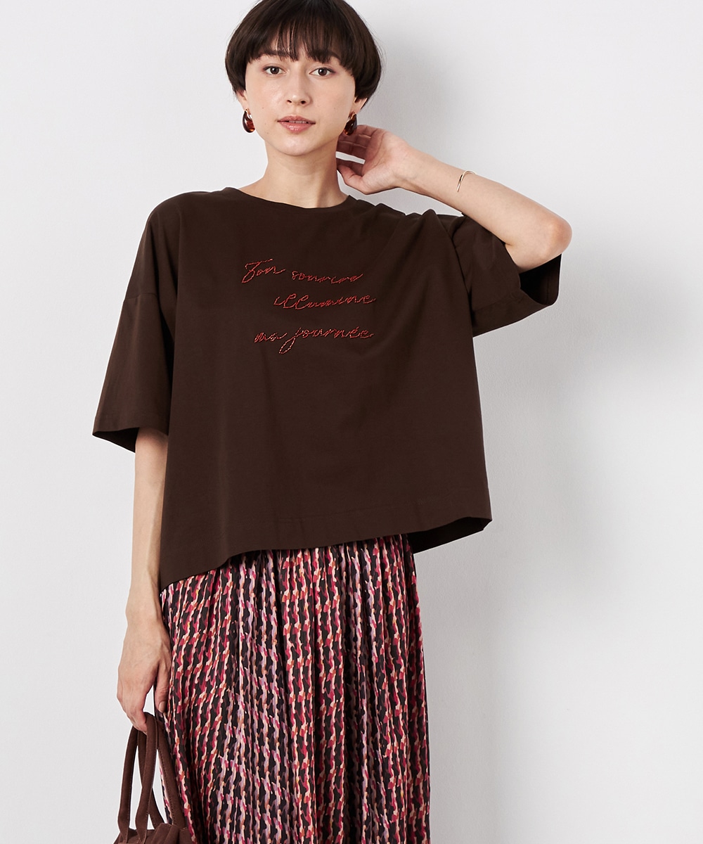 armoire capriceのビーズロゴ刺繍Tシャツ