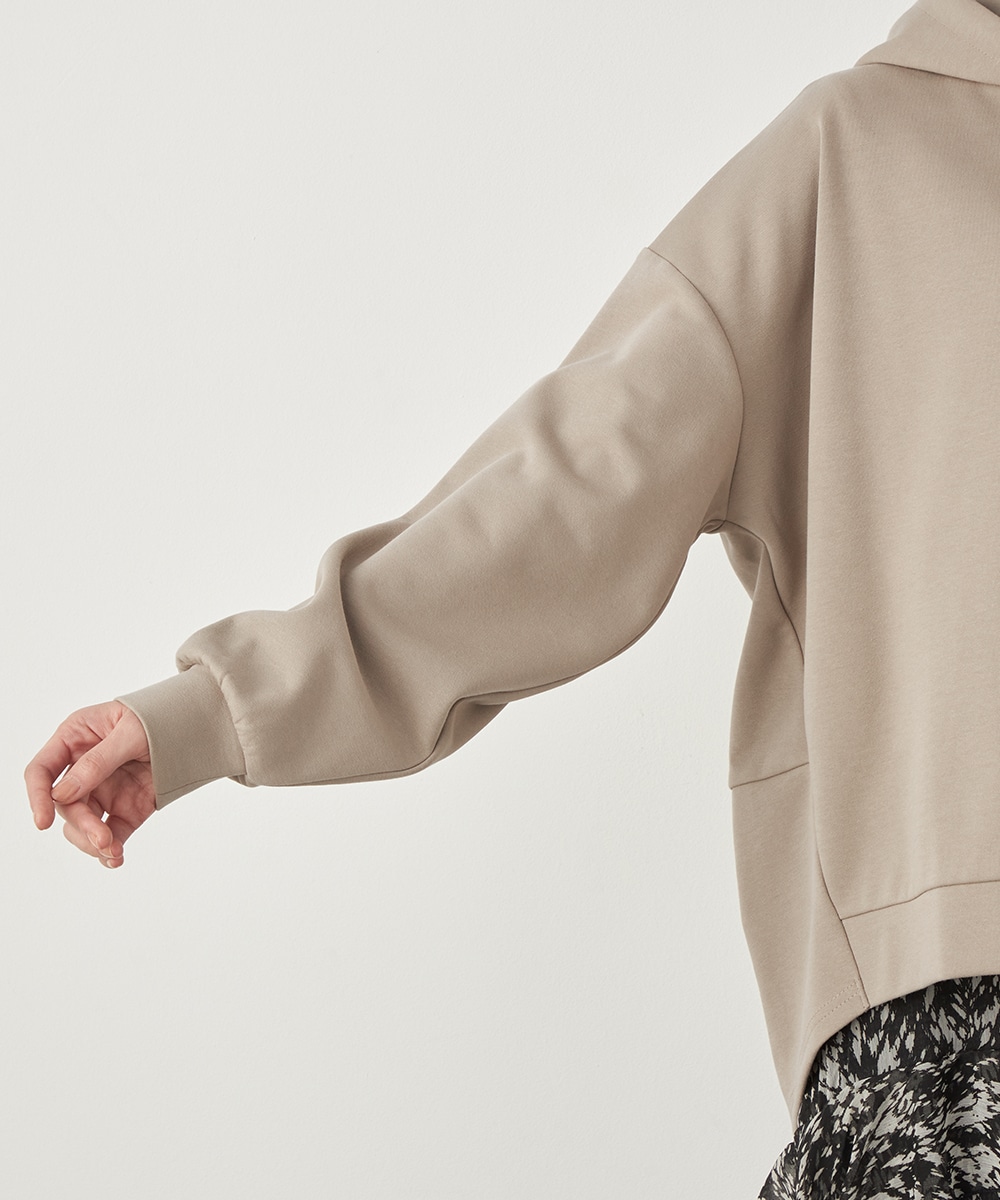 アシンメトリーロゴ刺繍フーディ