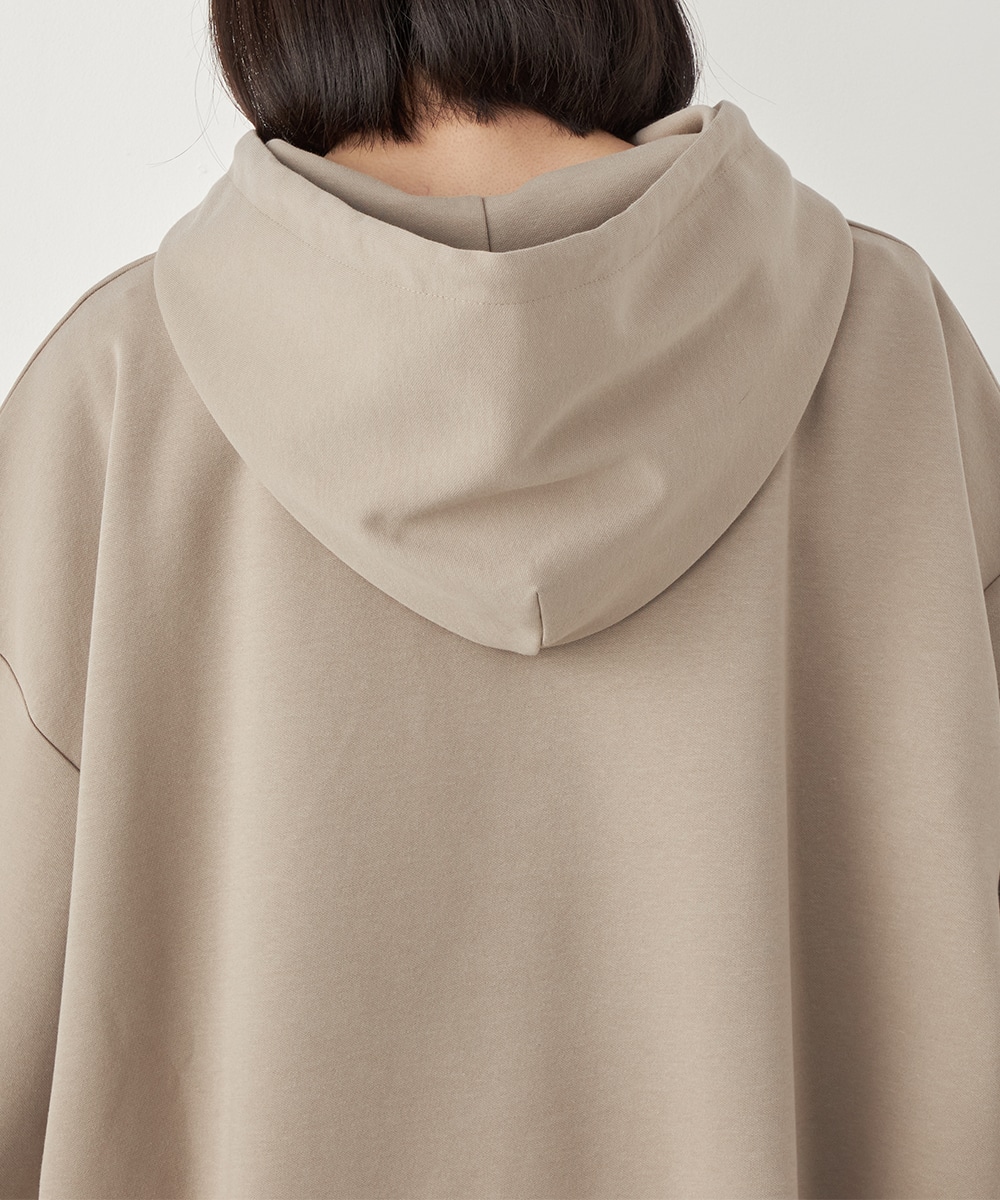 アシンメトリーロゴ刺繍フーディ