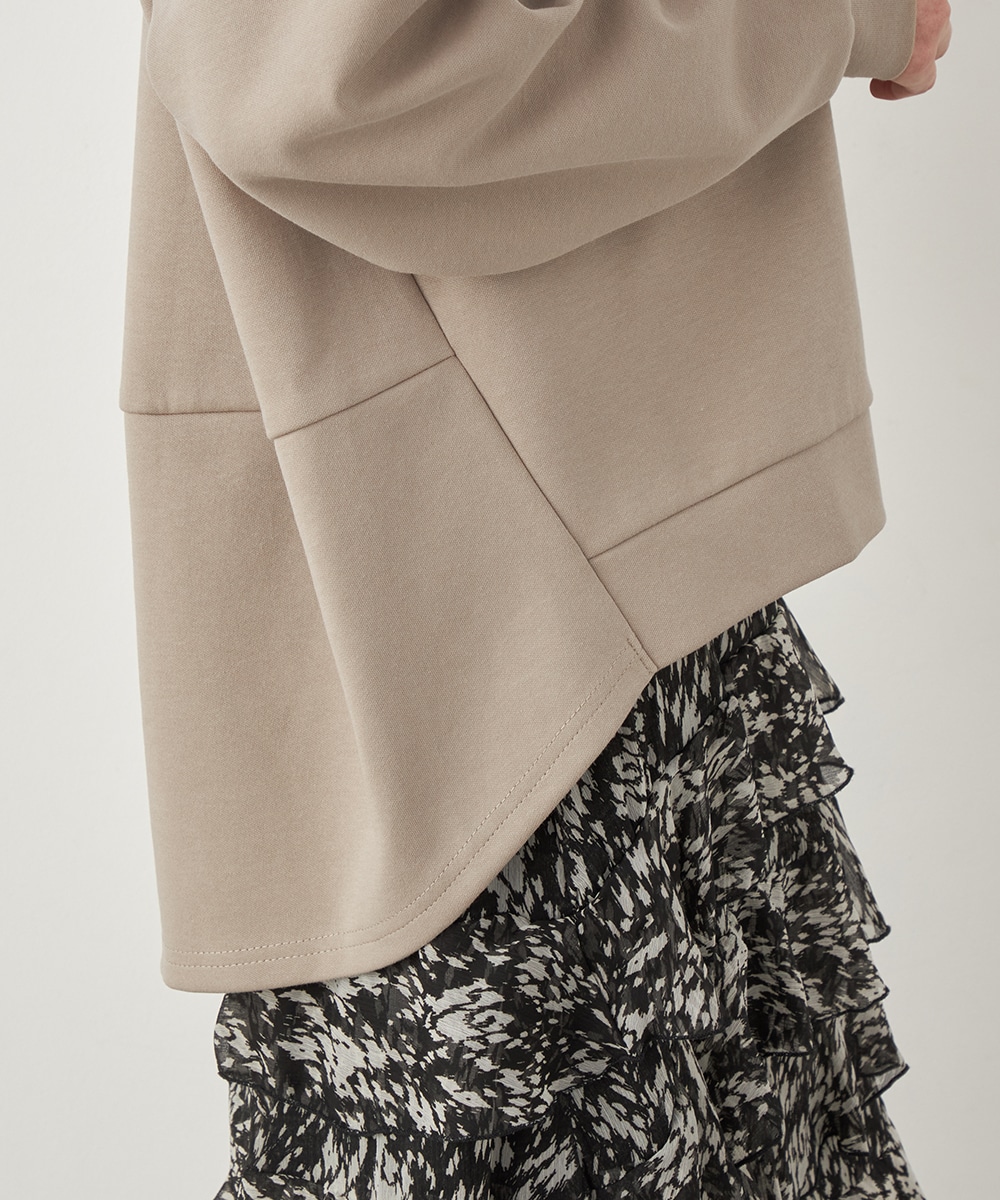 アシンメトリーロゴ刺繍フーディ