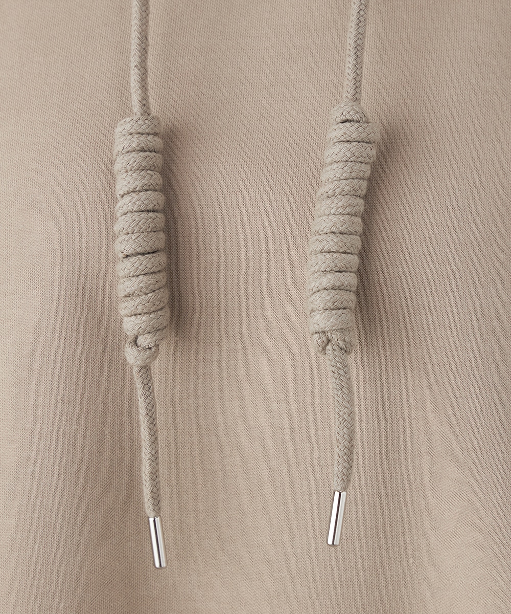 アシンメトリーロゴ刺繍フーディ