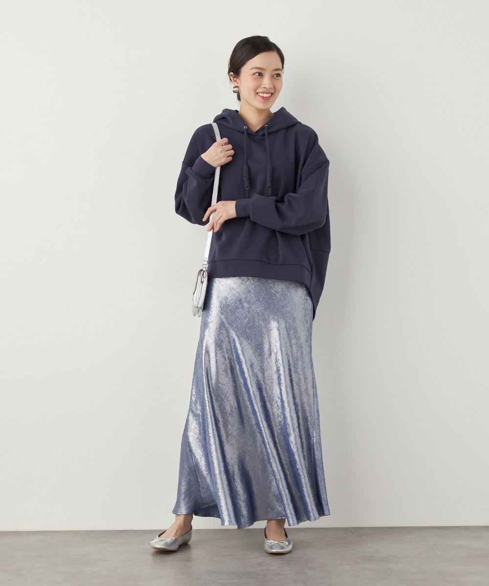 アシンメトリーロゴ刺繍フーディ