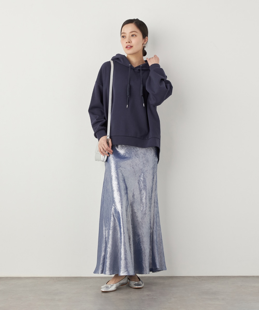 アシンメトリーロゴ刺繍フーディ