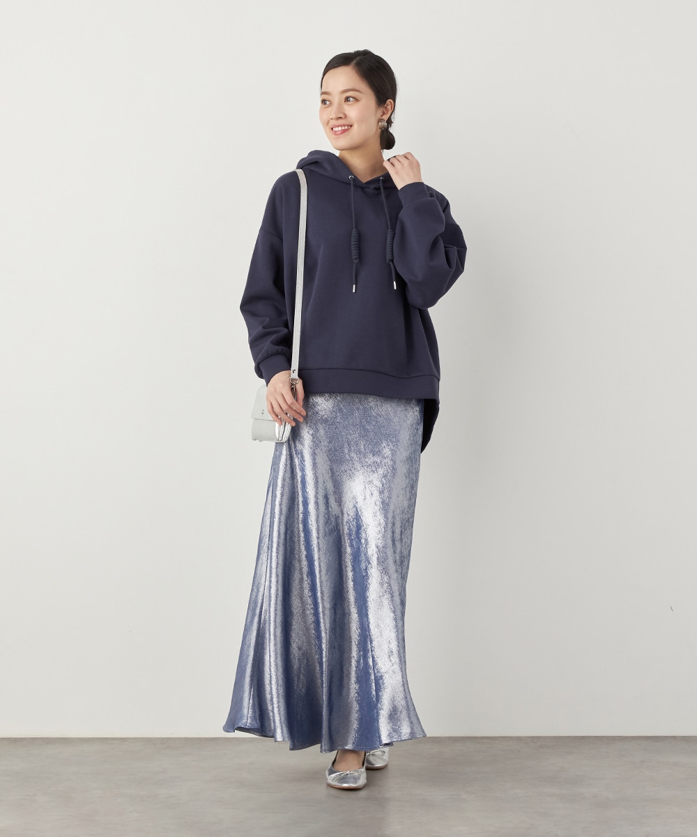 アシンメトリーロゴ刺繍フーディ