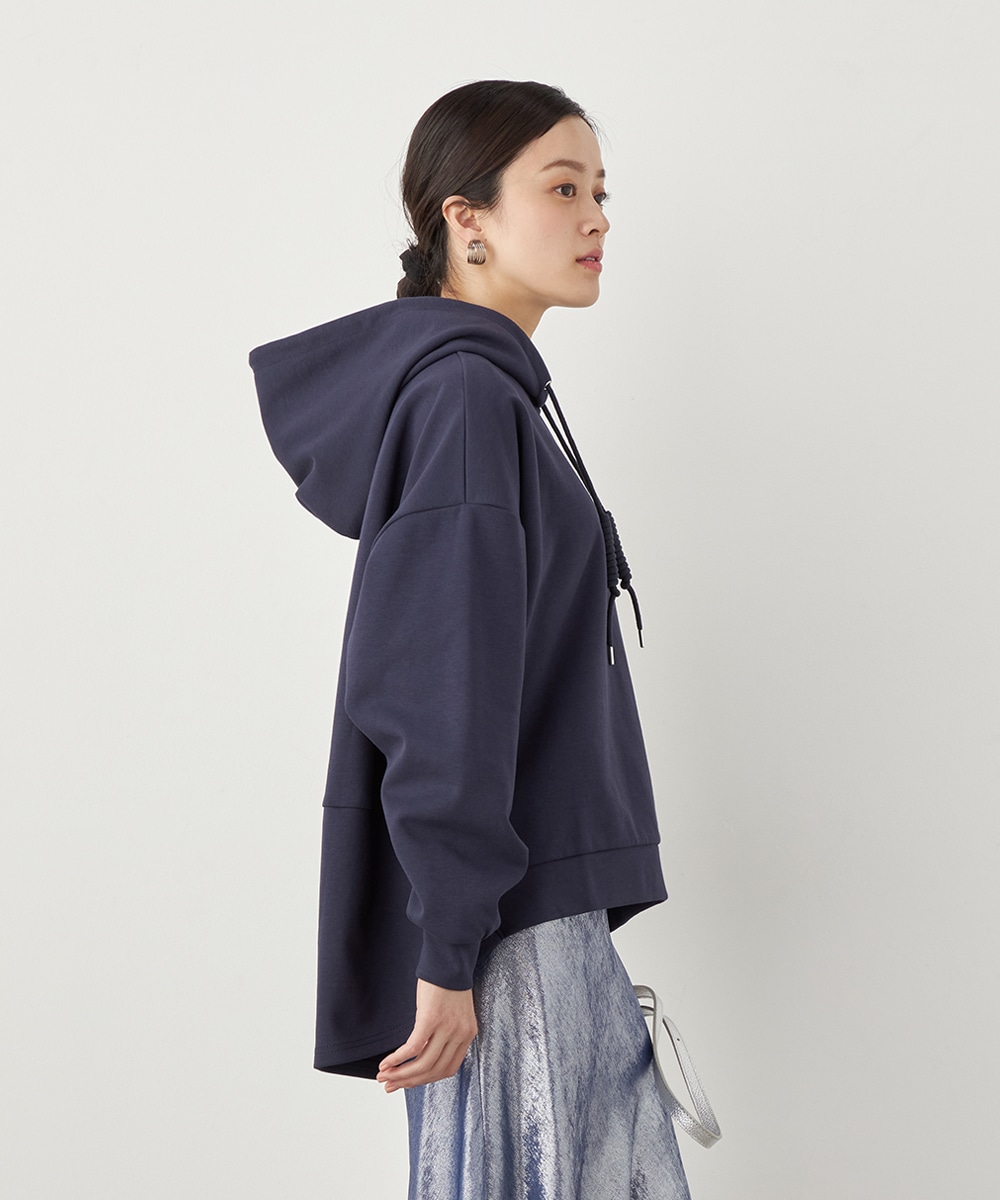 アシンメトリーロゴ刺繍フーディ