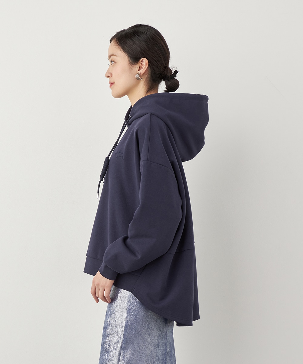アシンメトリーロゴ刺繍フーディ