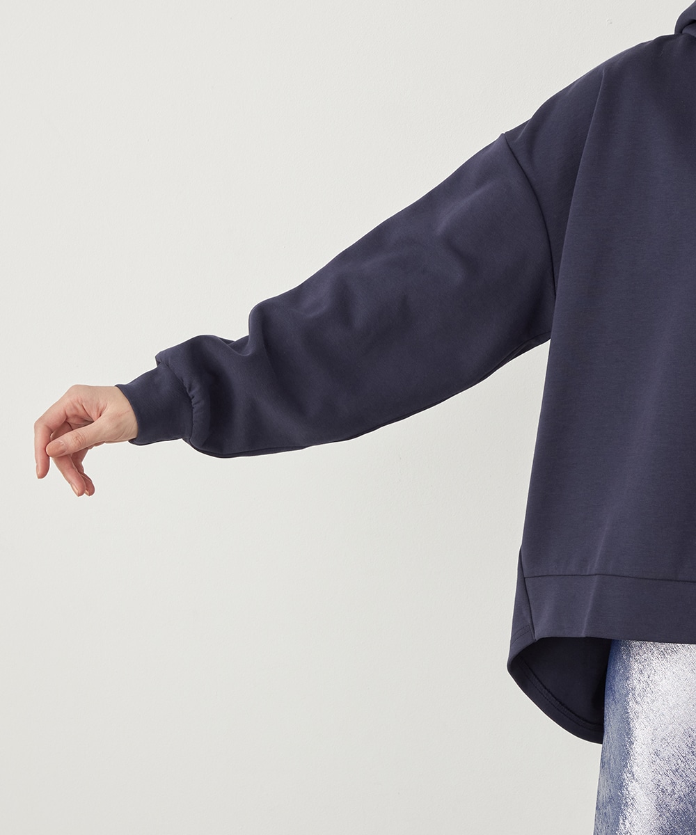 アシンメトリーロゴ刺繍フーディ