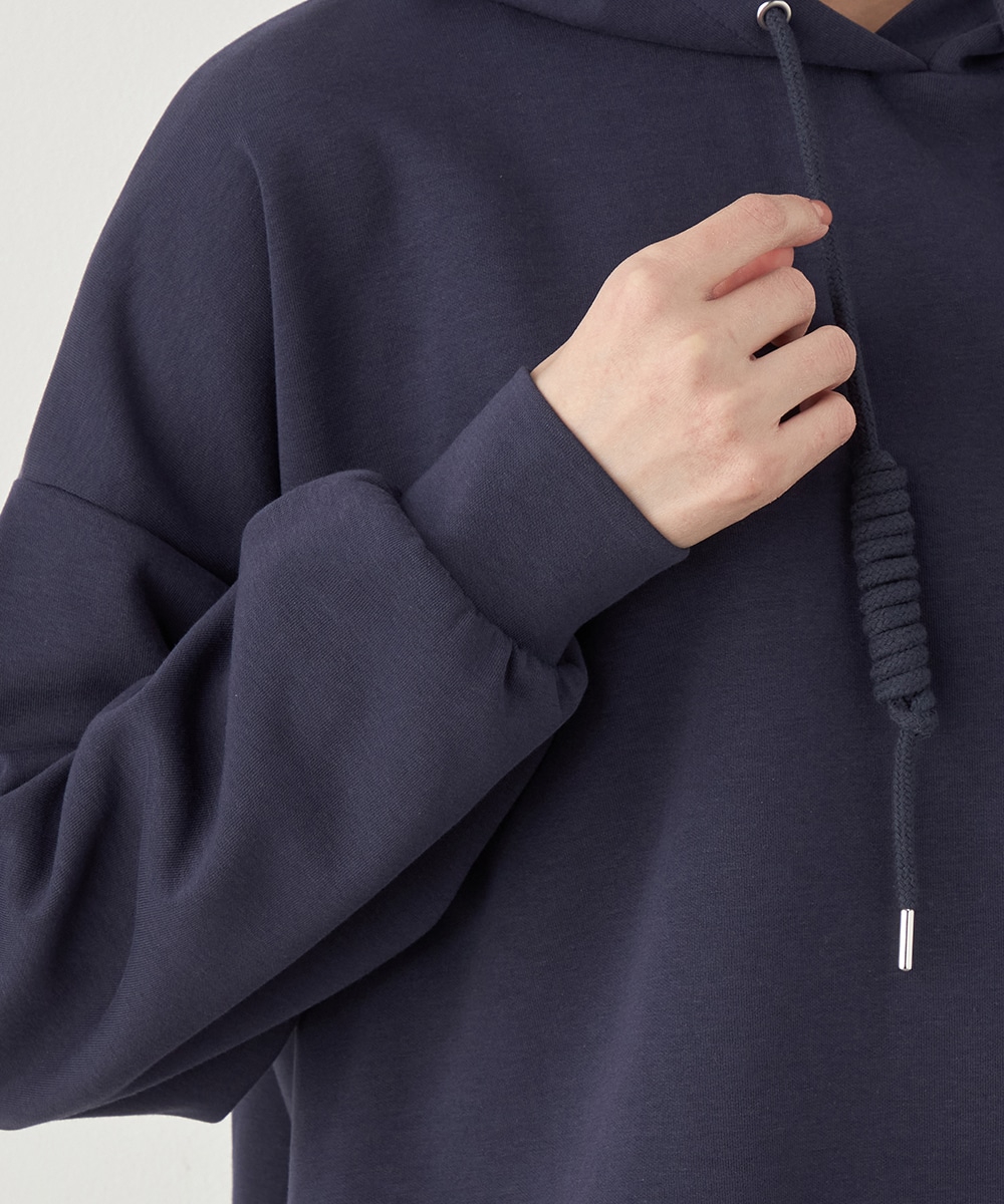 アシンメトリーロゴ刺繍フーディ