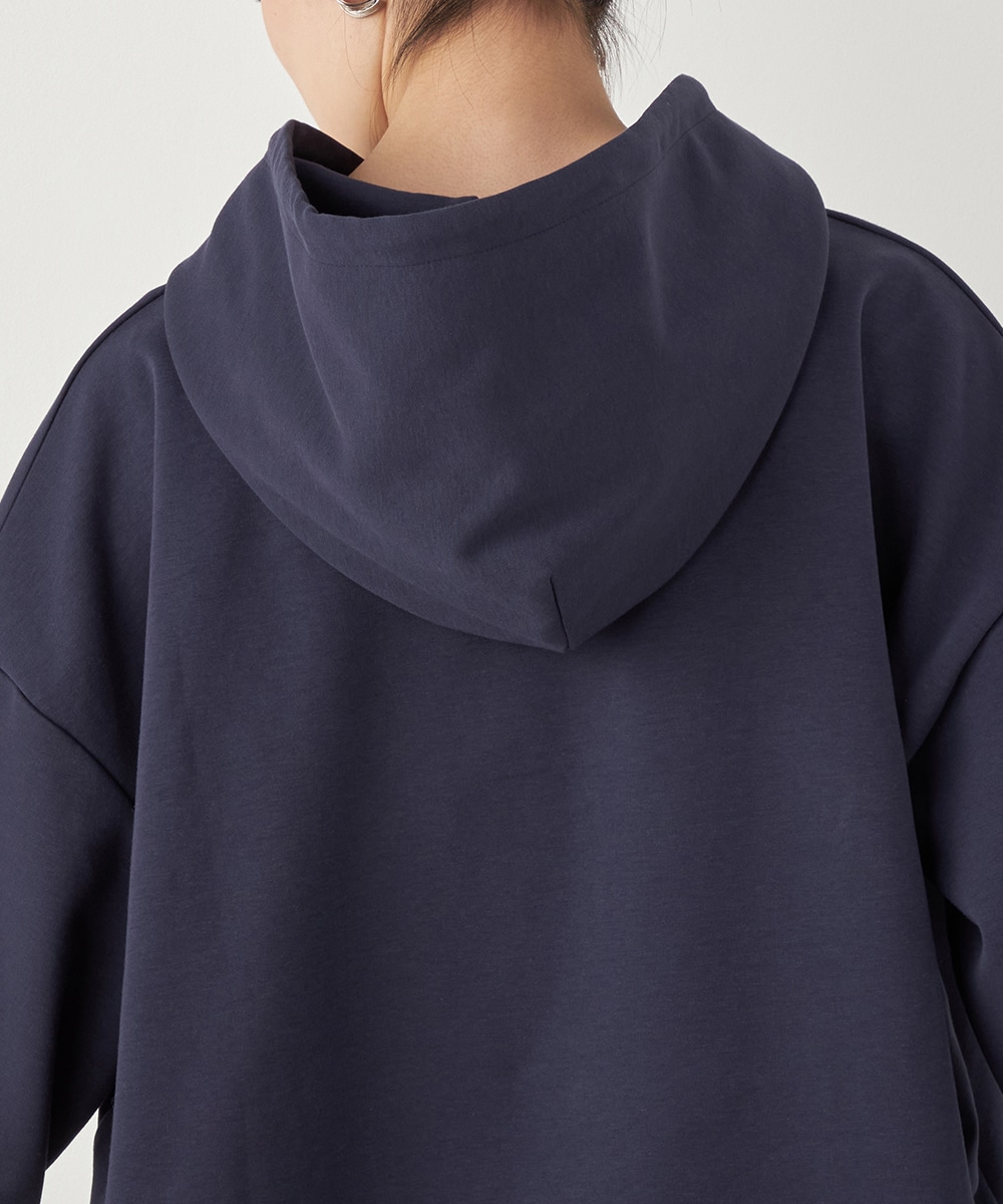 アシンメトリーロゴ刺繍フーディ