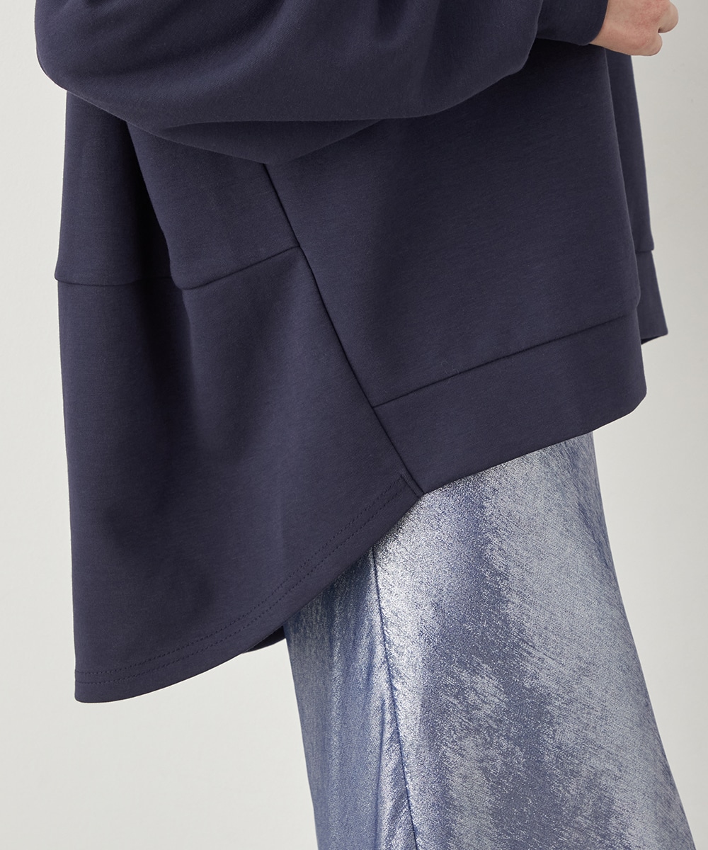 アシンメトリーロゴ刺繍フーディ