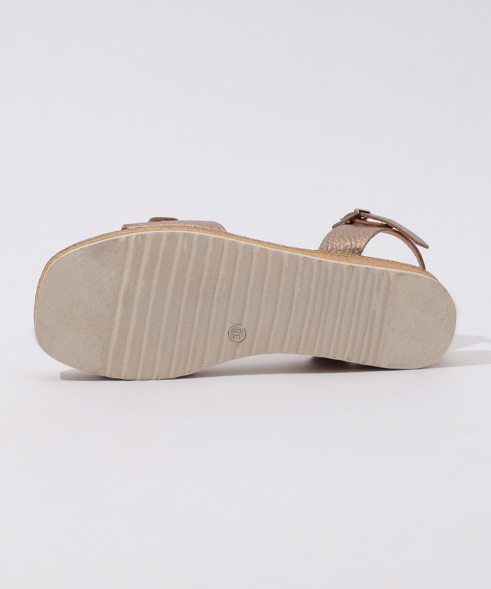 メタリックサンダル