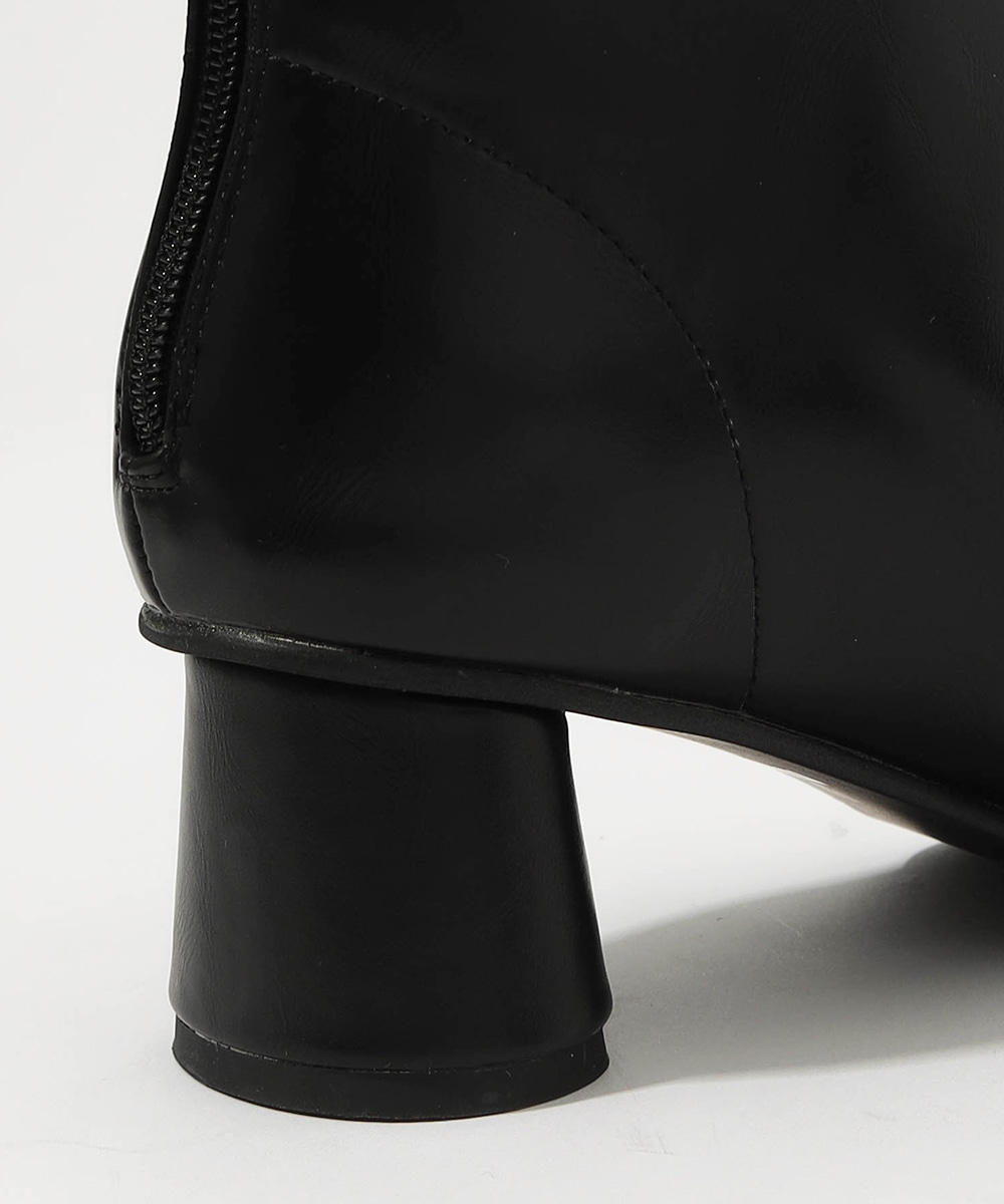 ステッチデザインブーツ