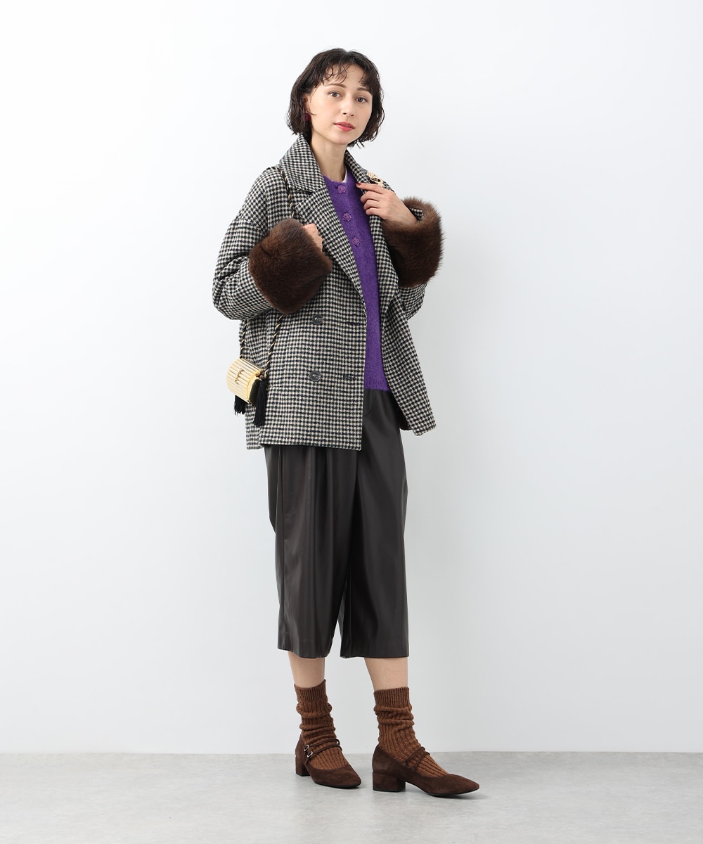 ブローチ付きショートコート
