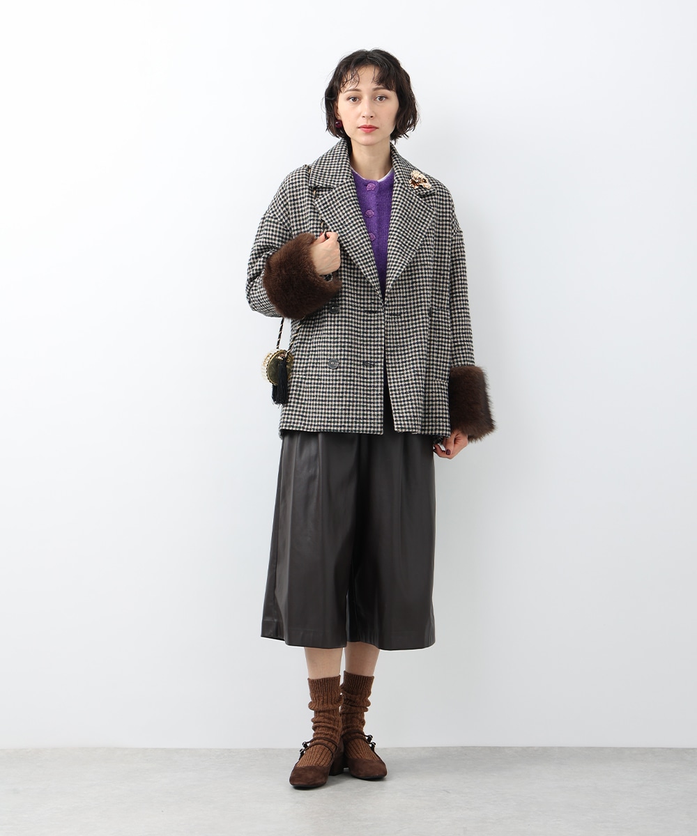 ブローチ付きショートコート