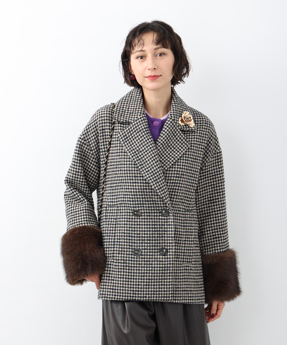 ブローチ付きショートコート