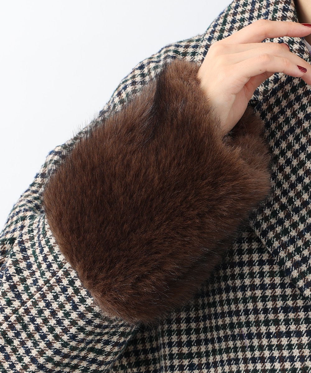 ブローチ付きショートコート