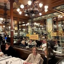 文豪ヘミングウェイも愛した老舗「Lipp」＆フランス最高のコーヒーショップへ